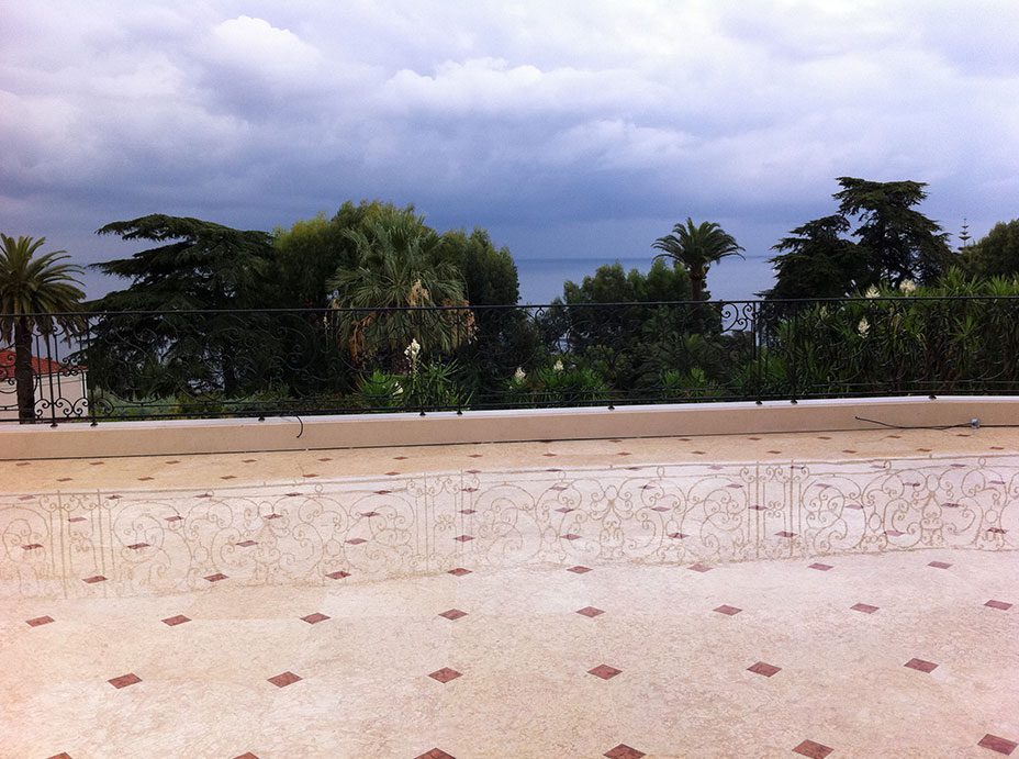 Pavimento terrazza in Marmo Perlato Svevo e Rosso Verona